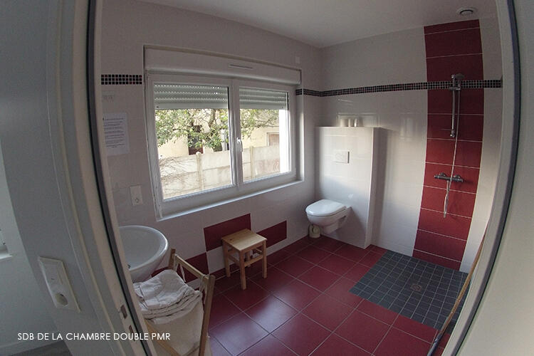 Salle de Bain de la Chambre double PMR de l'hôtel L'Ecume de Mer à Trébeurden